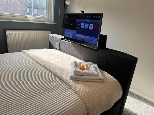 Silky & oak stays, Book  Gateshead Tyne and Wear