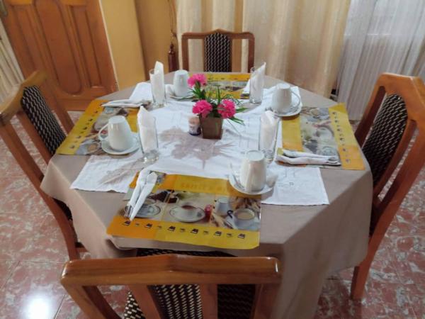 Heritage Hotel, Book  Trofwi 