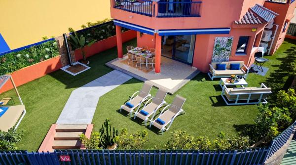 Meloneras beach detached house with BBQ and garden, Book  Gran Canaria hoteller med parkering, Parkering
