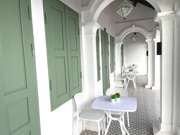 La Petite Maison Luang Prabang, Book  Luang Prabang Laos