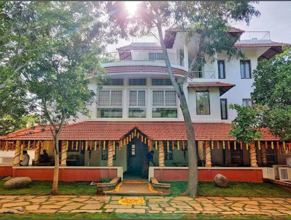 Sun Farm Retreat, Book  Hoteller i Tamil Nadu med pool, Swimmingpool