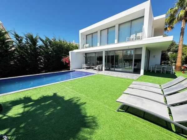 Villa Pêra by Gabi Miguel, Book  Pera hoteller med pool, Swimmingpool