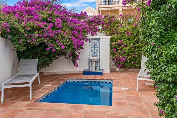 Villa Amira - Golf destination, Book  Hoteller i Costa del Sol med pool, Swimmingpool