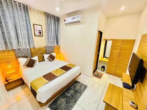 HOTEL SUN town, Book  Ahmedabad Gujarat