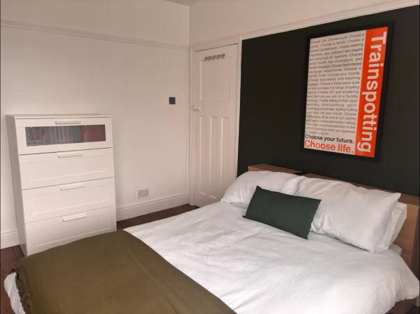 Modern & cosy room in the heart of Manchester breakfast included, Book  Manchester Manchester og omegn