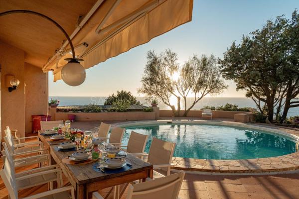 Villa Alba delle Filigrane, Book  Hoteller i Costa Paradiso med pool, Swimmingpool