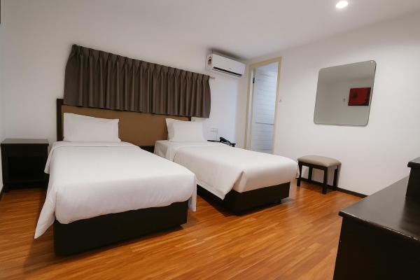 Watermelon Hotel, Book  Miri 