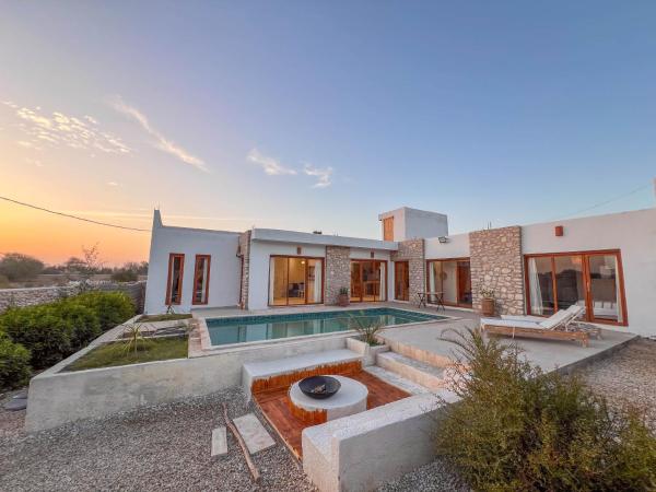 Villa Amwaj 15 min from Essaouira & Sidi Kaouki, Book  Marrakech-Tensift-Haouz hoteller med pool, Swimmingpool