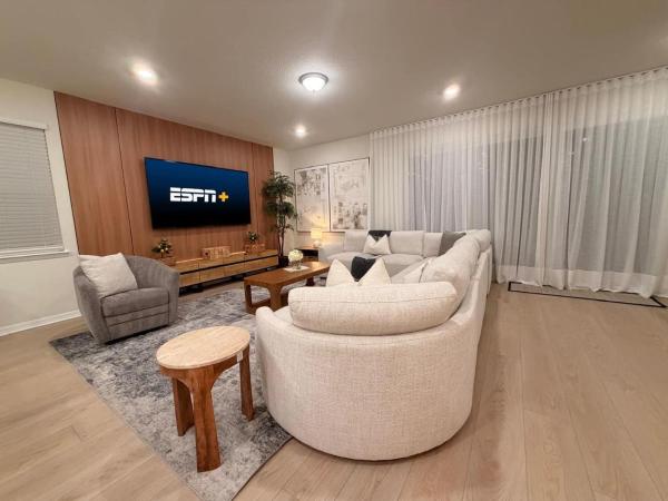 Luxury Oasis 8BR Villa - Windsor Cay Resort, Book  Orlando Kissimmee