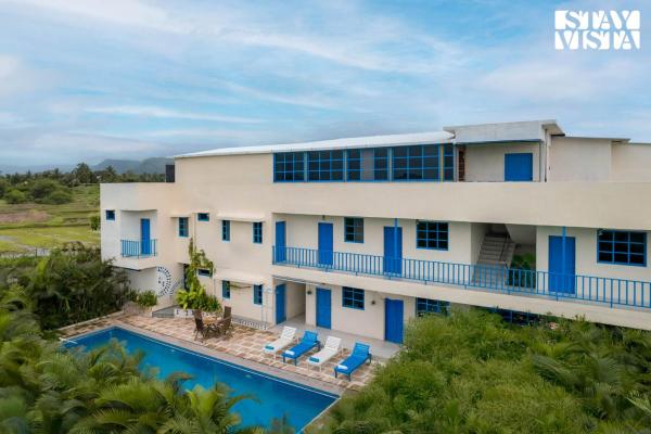 Thalassa by Grams, StayVista - Private Pool & Bonfire, Book  Hoteller i New Delhi med pool, Swimmingpool