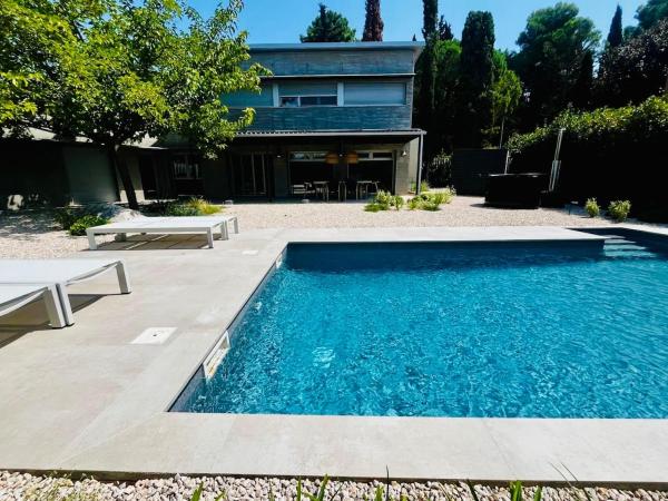 Villa Barrufa, Book  Gironès hoteller med pool, Swimmingpool
