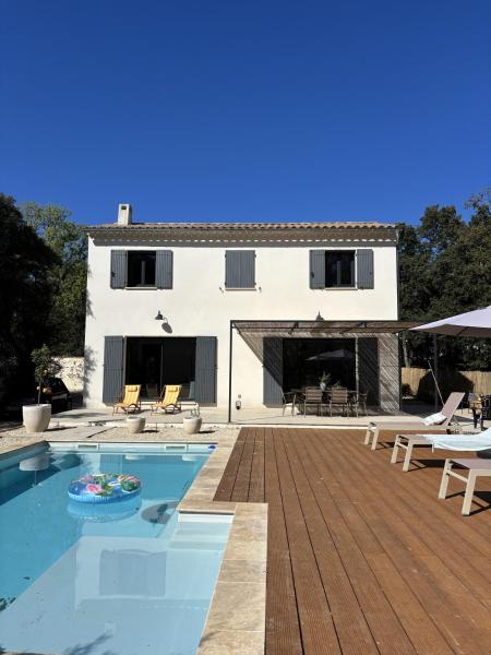 Villa Mimosa, Book  Rhône-Alps hoteller med pool, Swimmingpool