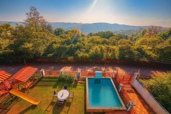 JK Valley by Shree Stays, Book  Hoteller i New Delhi med pool, Swimmingpool