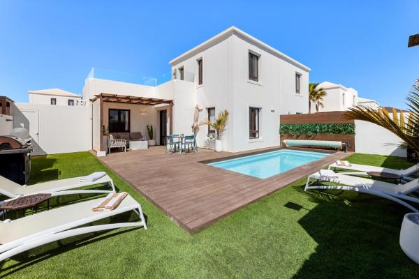 Villa Lanzarote Relax - VipVipVillas, Book  Hoteller i Canary Islands med parkering, Parkering