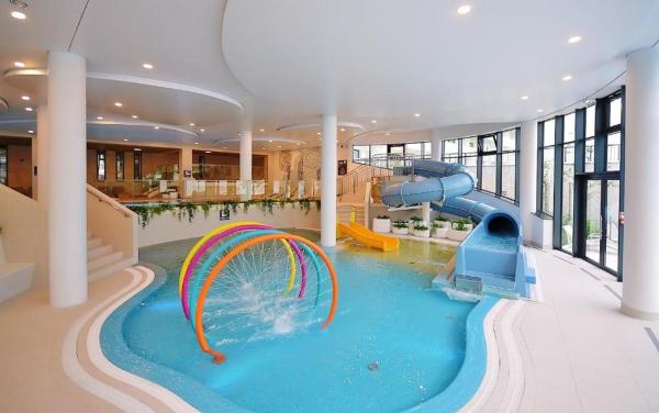APT Nadmorskie - Polanki AQUA z basenem i strefą SPA oraz parkigiem w cenie, Book  Hoteller i West Pomerania med pool, Swimmingpool