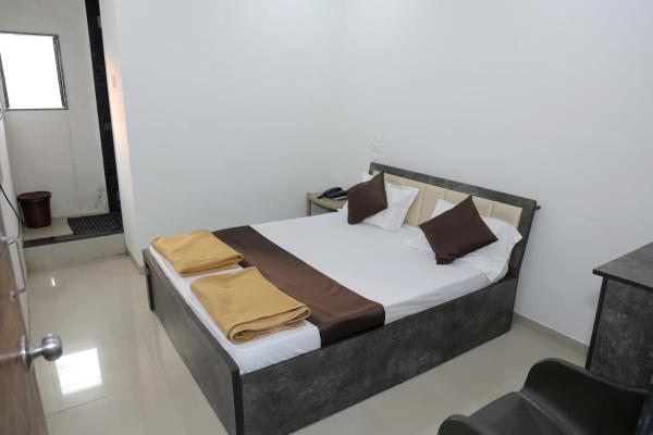 Hotel Sky Blue, Book  Surat Gujarat