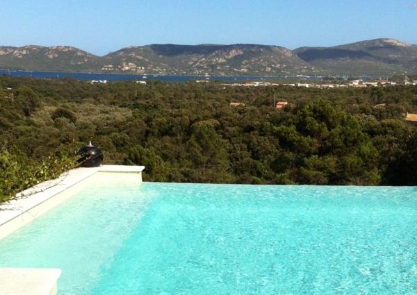Villa 8 pers vue180 golfe de Porto Vecchio, Book  Korsika hoteller med parkering, Parkering