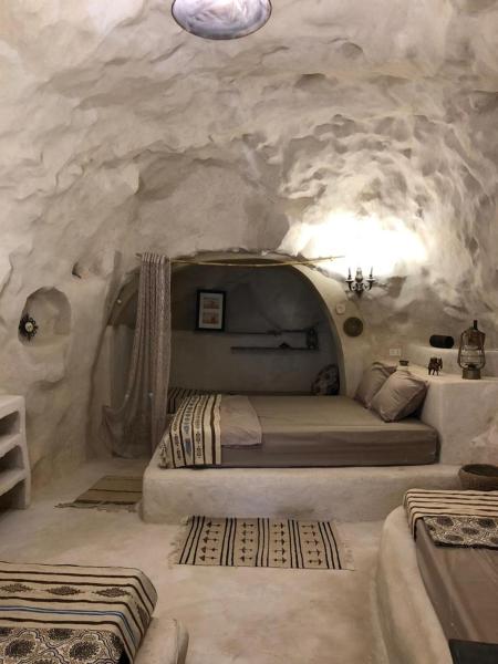 échappée troglodyte unique, Book  Tūjān Gabes