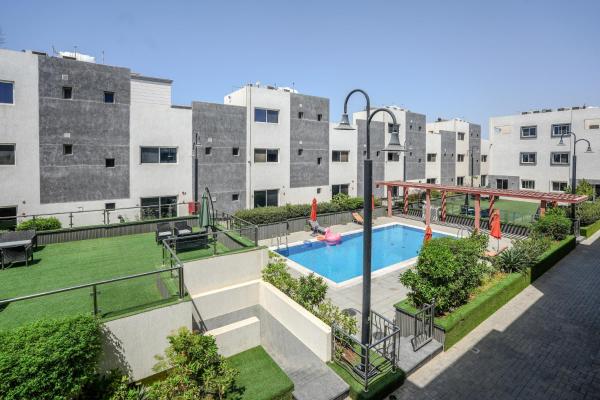Mabaat-White Pearl Compound 600 C Villa 24, Book  Makkah hoteller med pool, Swimmingpool