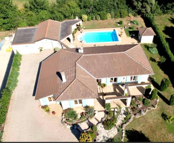 Villa atypique avec spa piscine 12x6 cheminée fdb proche du Golf dans parc arbore, Book  Labastide-du-Temple hoteller med pool, Swimmingpool