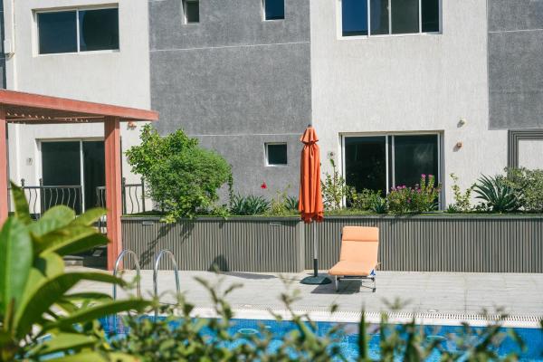 Mabaat-White Pearl Compound 600 C Villa 26, Book  Makkah hoteller med pool, Swimmingpool