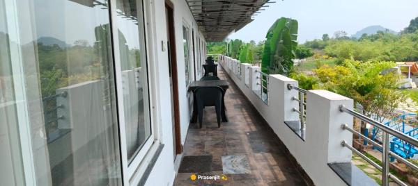 Kakatiya Resort, Book  Telangana hoteller med pool, Swimmingpool