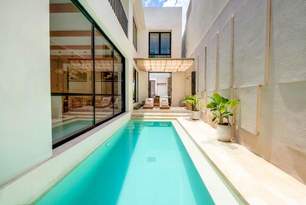Villa Thre by Pertama Stay, Book  Kalimantan hoteller med pool, Swimmingpool