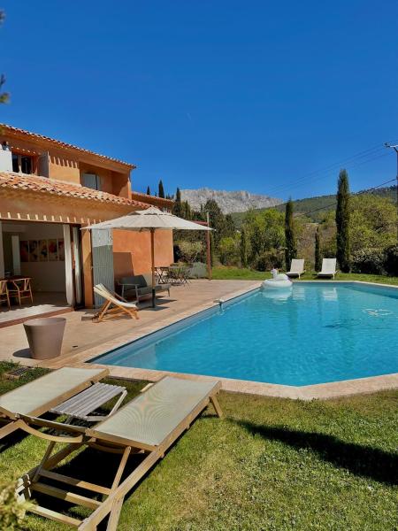 Villa Alta Rocca, Book  Carros hoteller med pool, Swimmingpool
