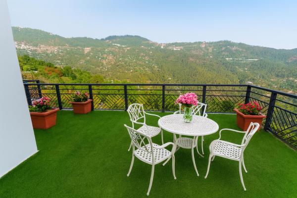 ##Alpine Vista 3-Bedroom Family Cottage In Murree Hills, Book  Hoteller i Punjab Region med morgenmad, Morgenmad