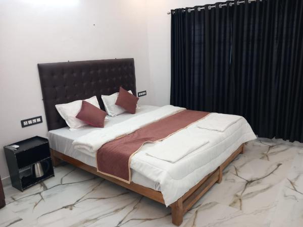 Bluemarlin Nest, Book  New Delhi hoteller med pool, Swimmingpool