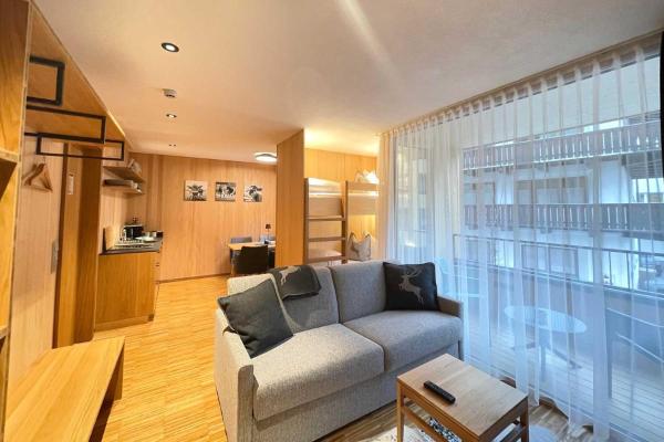 Quality Hosts Arlberg - ALPtyrol "die Sennerei", Book  Hoteller i Tyrol med parkering, Parkering