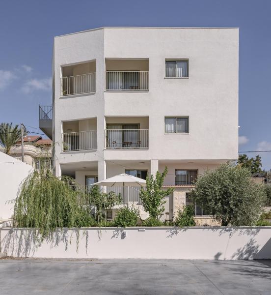 Dar Dalya, Book  Dāliyat el Karmil North District Israel
