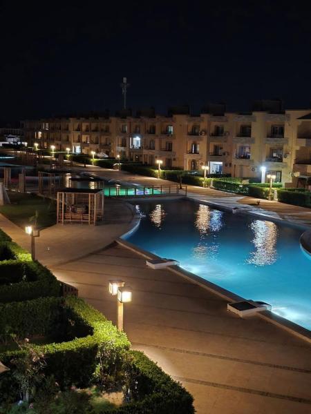 شاليه ارضي غرفتين و2 تواليت لاجولي العين السخنه عائلات فقط, Book  New Valley hoteller med pool, Swimmingpool