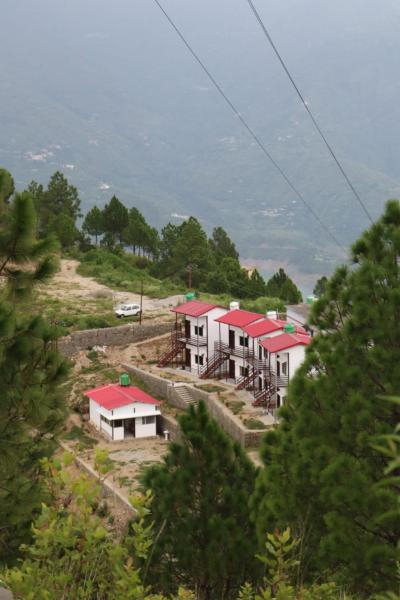 Tathastu Resort Tehri By Royal Collection Hotels, Book  Tehri hoteller med pool, Swimmingpool
