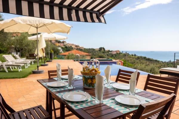 Villa Perla Vista, Book  Hoteller i Lerici med pool, Swimmingpool