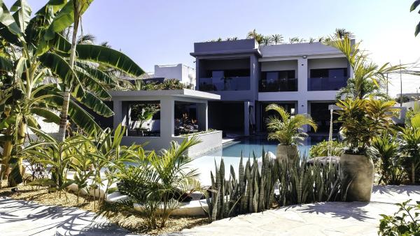 Villa Wazo con piscina uso esclusivo, Book  Hoteller i Coast Region med pool, Swimmingpool