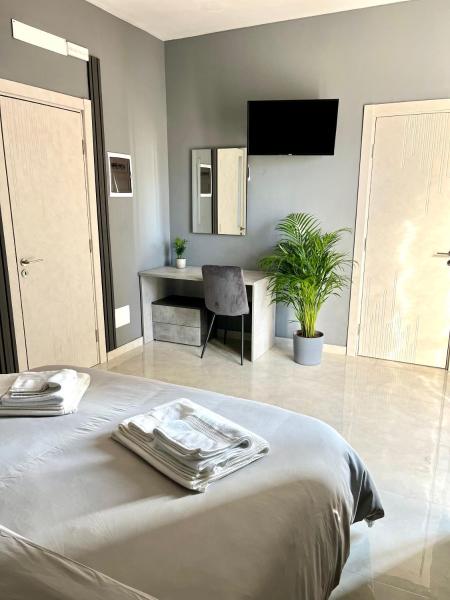 Room Reservations, Book  Cologno Monzese Lombardiet