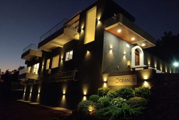 Casa Oceanus - 3 Bedroom - Sea Facing Pool Villa - Ganpatipule, Book  Hoteller i New Delhi med parkering, Parkering