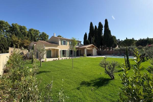 Villa dans les Alpilles avec piscine et jardin, Book  Paradou Alpilles