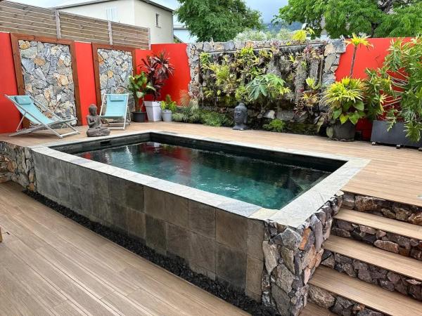 Villa charmante avec piscine à Piton Saint-Leu, 120 m², Book  Hoteller i Saint-Paul med pool, Swimmingpool