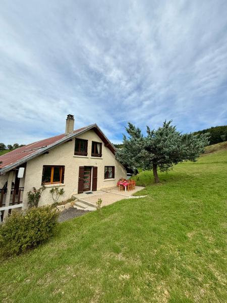 Le Chalet cosy pied des pistes, Book Chalet Hoteller i Rhône-Alps med parkering, Parkering