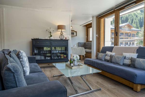 Appartement skis aux pieds idéal pour les familles, Book  Hoteller i Rhône-Alps med parkering, Parkering