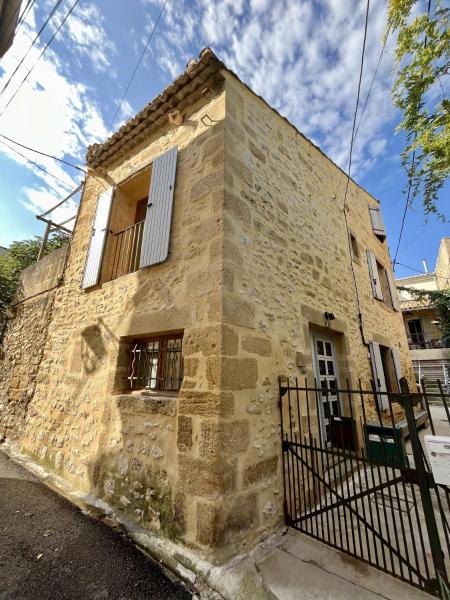 Beautiful Village Silk House, with terrace, Book  Collias Gard
