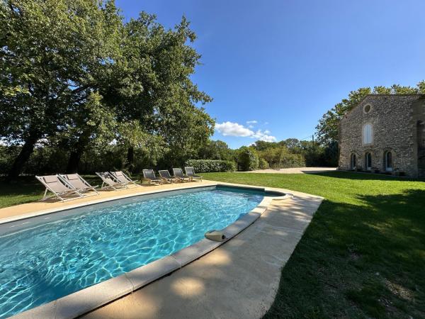 Villa des Cyprès - Charmante maison provençale - Jardin et piscine privés au cœur d un Domaine Viticole Château de Barbebelle Rognes - 10 personnes - Proche d'Aix-en Provence, Book  Carros hoteller med pool, Swimmingpool
