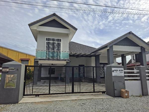 Rumah Inap Prof Homestay Guesthouse Banglo 2 Tingkat 4 Bilik Fully Aircond Kota Bharu - Min 2 nights, Book  Kota Bharu Kelantan