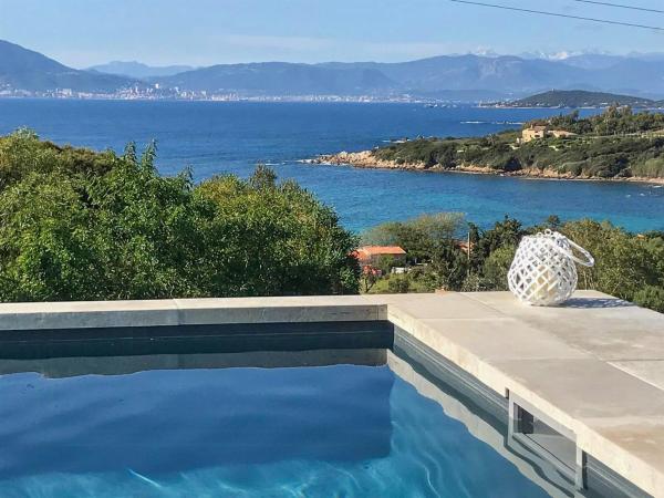 Villa With Views Over Gulf Of Ajaccio, Book  Korsika hoteller med parkering, Parkering