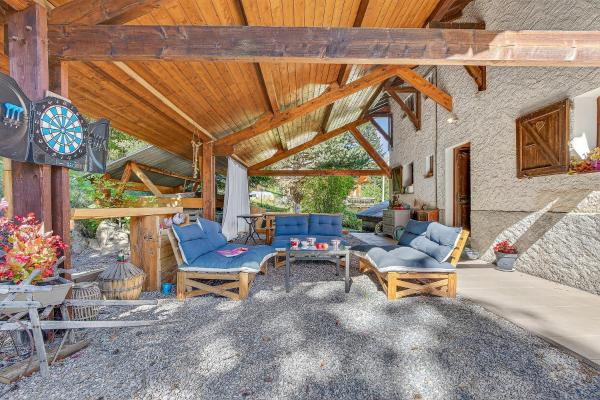 Chambres Dhôtes Le MontagnArt, Book  Hoteller i Rhône-Alps med parkering, Parkering