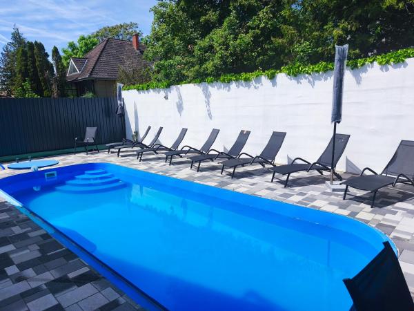 ML 81 apartman, Book  Hoteller i Somogy med pool, Swimmingpool