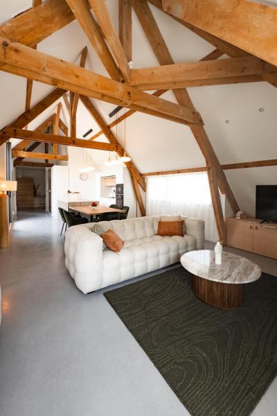 La Louvière, Book  Hoteller i Rhône-Alps med parkering, Parkering