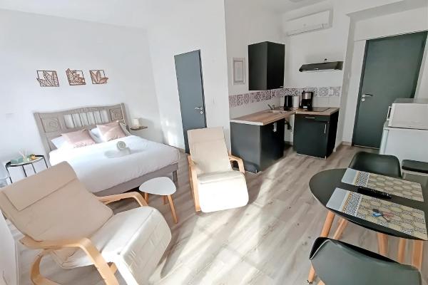 Apt 7, 2ème étage, Studio de 24 m2 avec terrasse plein sud,, Book  Amelie-les-Bains-Palalda Pyrénées-Orientales